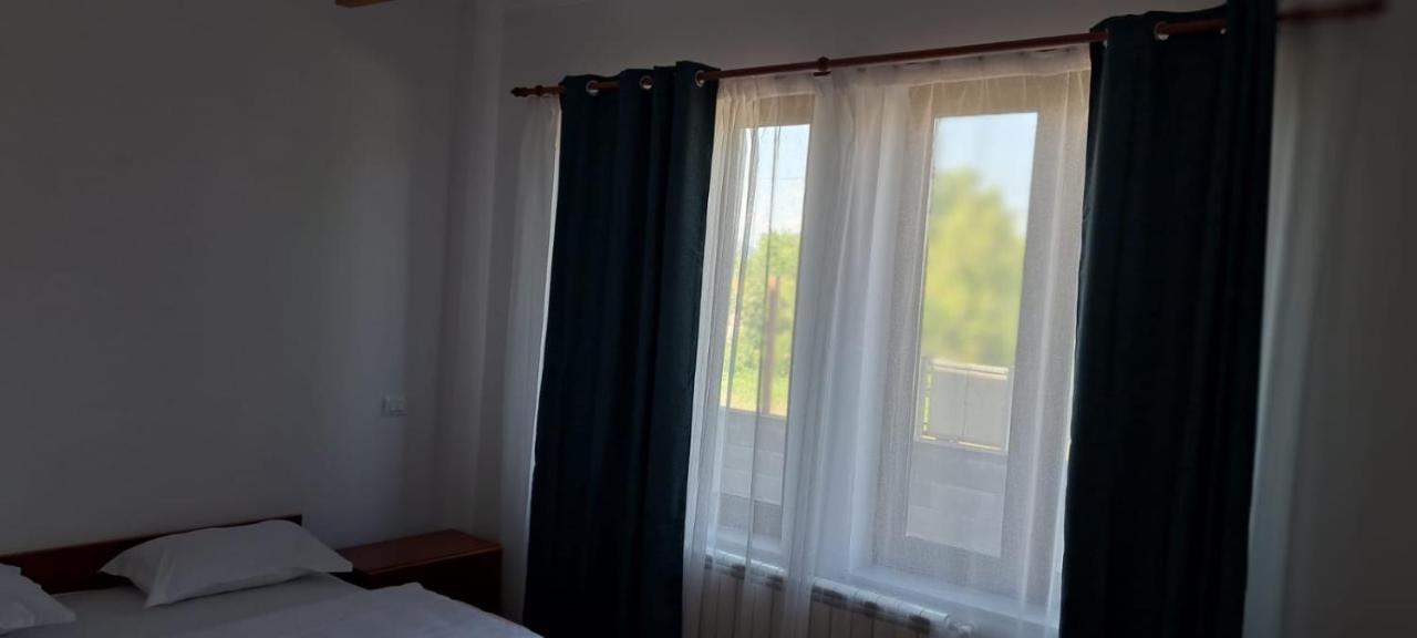 Casa Francesca Apartment Comanesti  Екстериор снимка